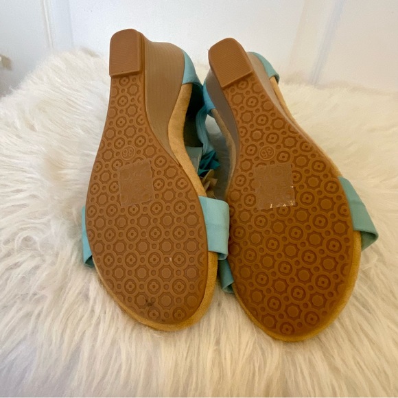 Patrizia by Spring Step Harlequin Wedge Sandal Turquoise 3D Flower Shoes - Picture 9 of 11